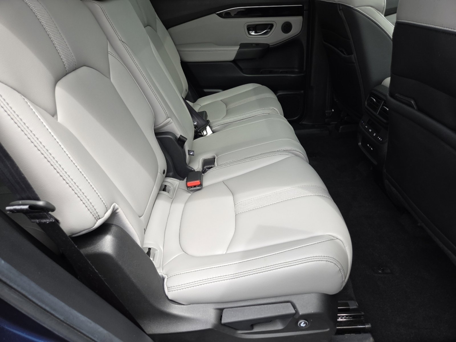 Certified 2025 Honda Pilot Touring image 27