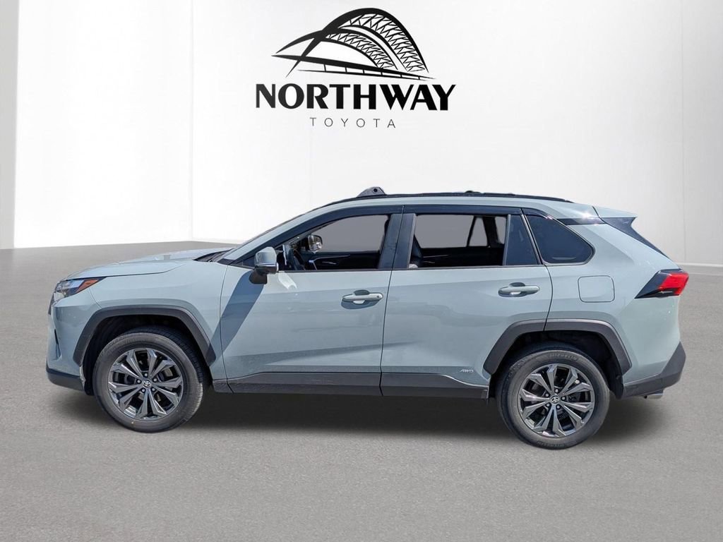 Used 2022 Toyota RAV4 XLE Premium image 7