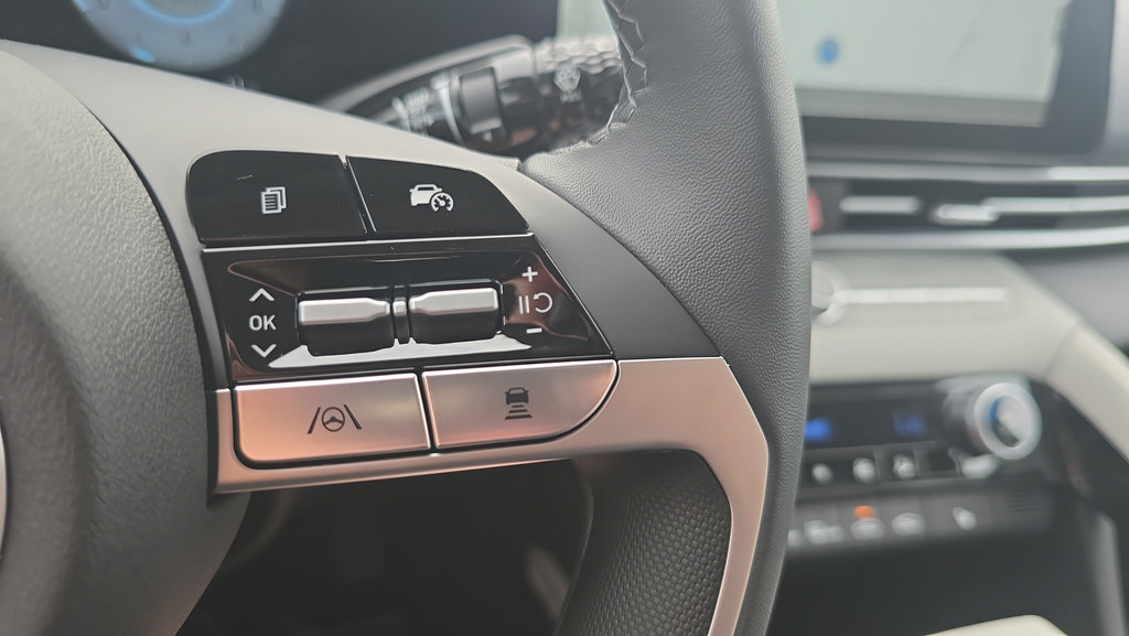 New 2026 Hyundai Elantra Limited FWD image 25