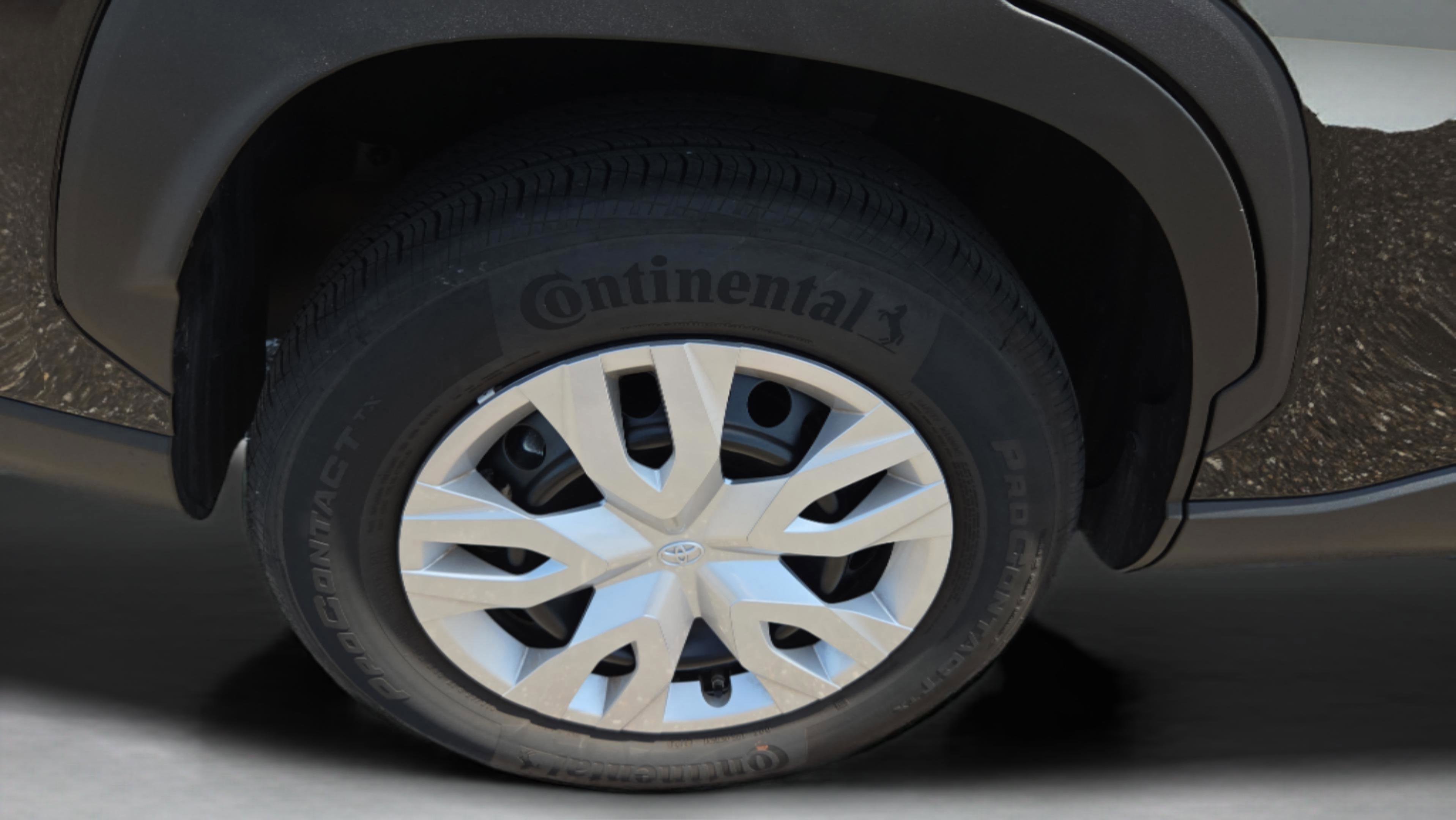 Certified 2024 Toyota Corolla Cross L FWD image 32