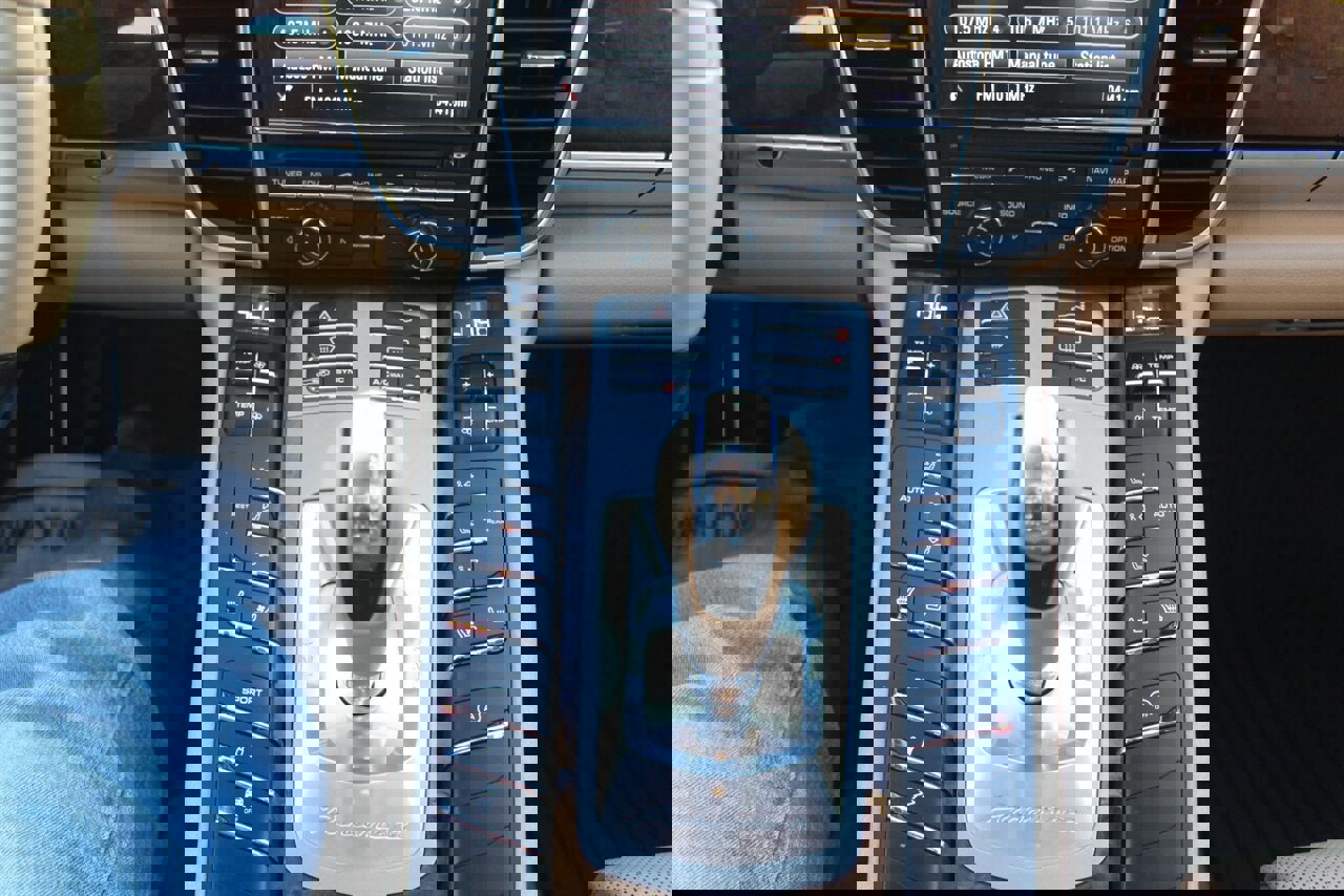 Used 2015 Porsche Panamera 4 image 8