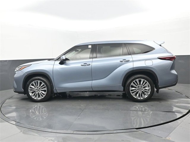 Used 2024 Toyota Highlander Platinum image 24