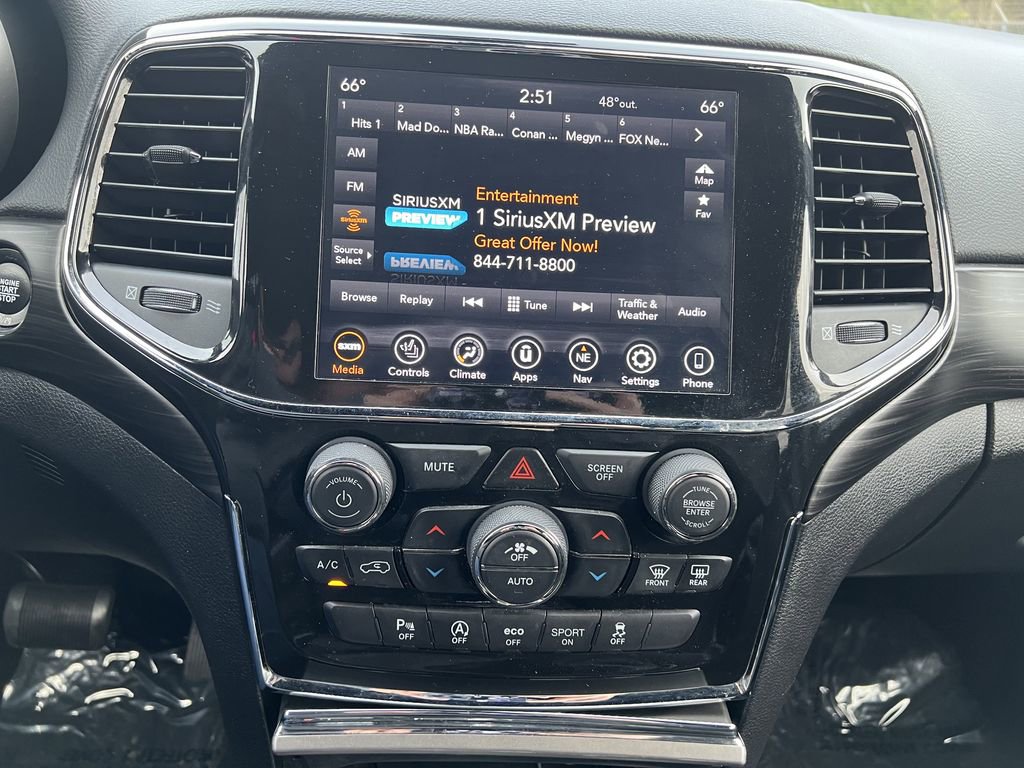 Used 2022 Jeep Grand Cherokee Laredo X image 11