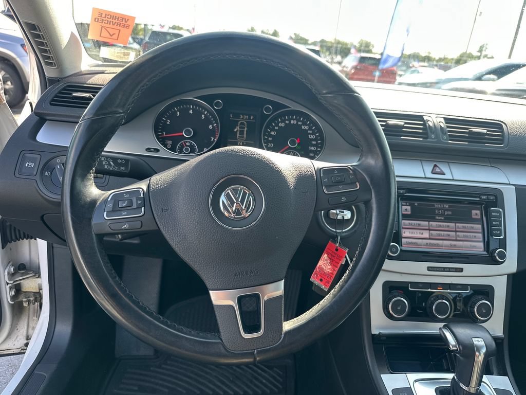 Used 2010 Volkswagen Passat Komfort FWD image 13