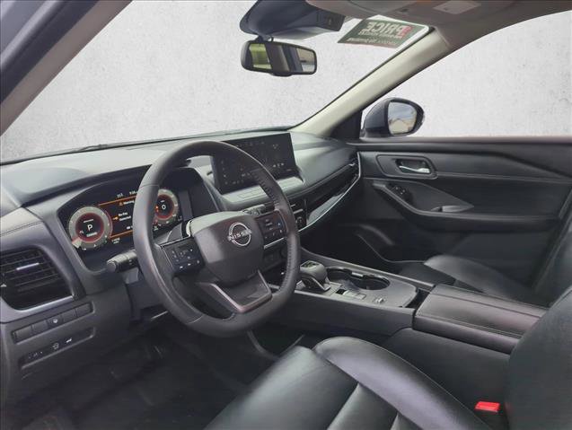 Used 2025 Nissan Rogue SL FWD image 11