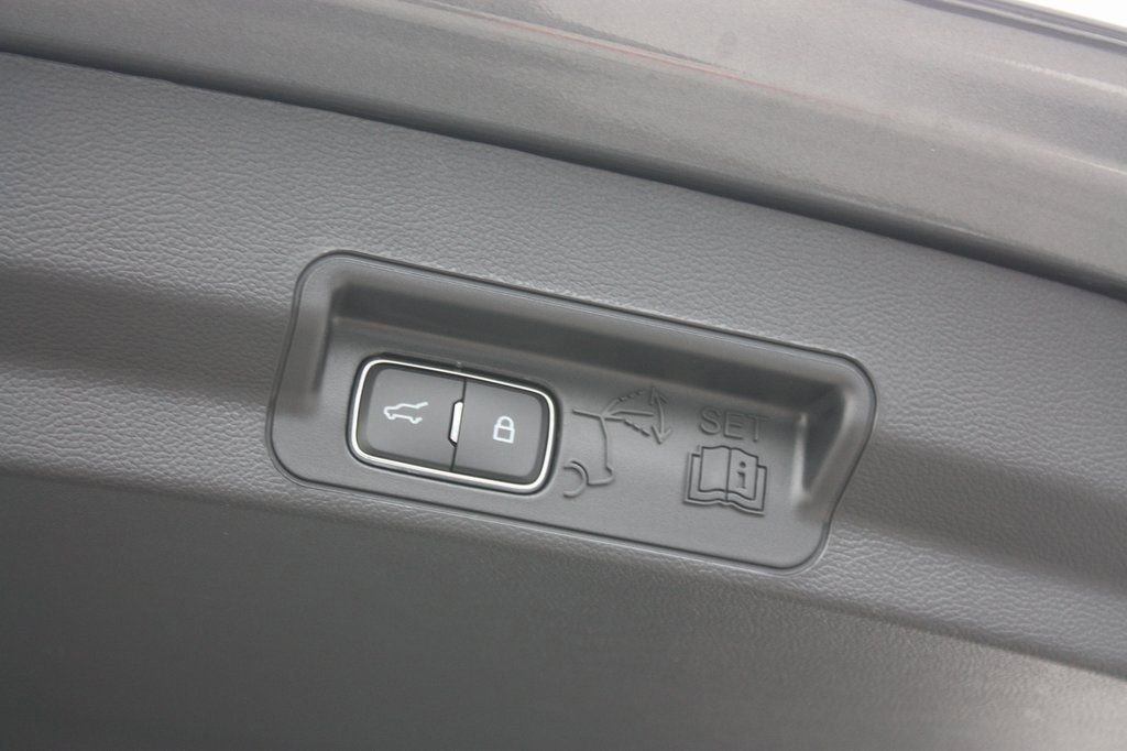 New 2026 Ford Explorer ST-Line w/ ST-Line Street Pack image 7