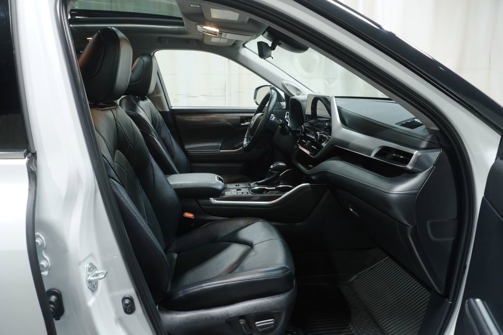 Certified 2026 Toyota Highlander Platinum AWD/4WD image 13