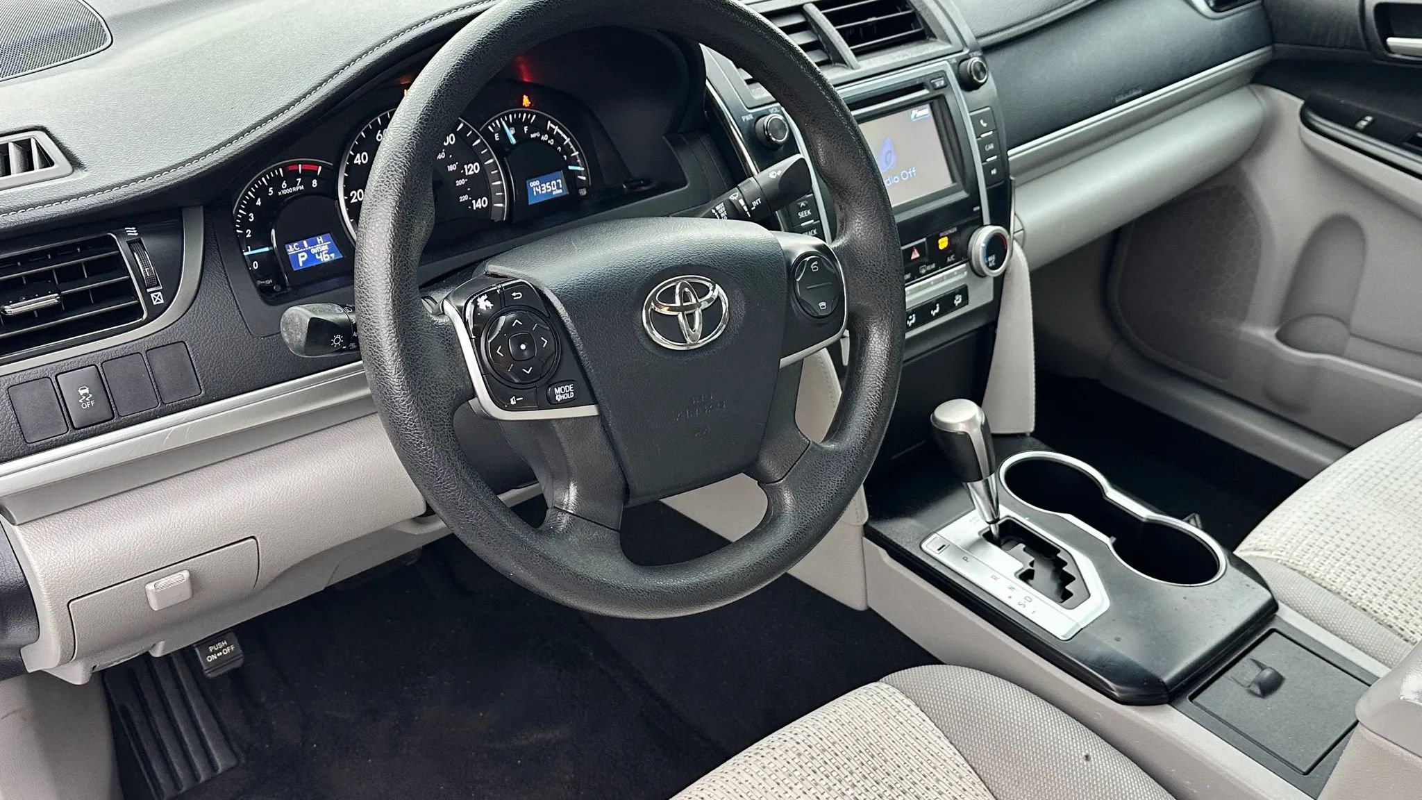 Used 2013 Toyota Camry LE image 11