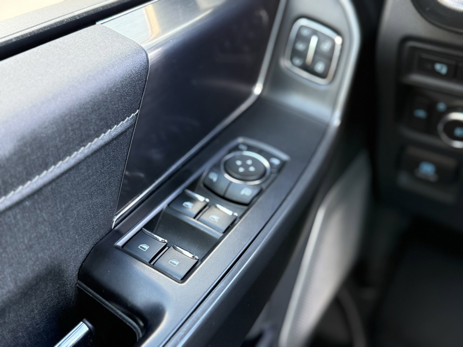 Used 2024 Ford F150 Lariat w/ Equipment Group 502A High image 17