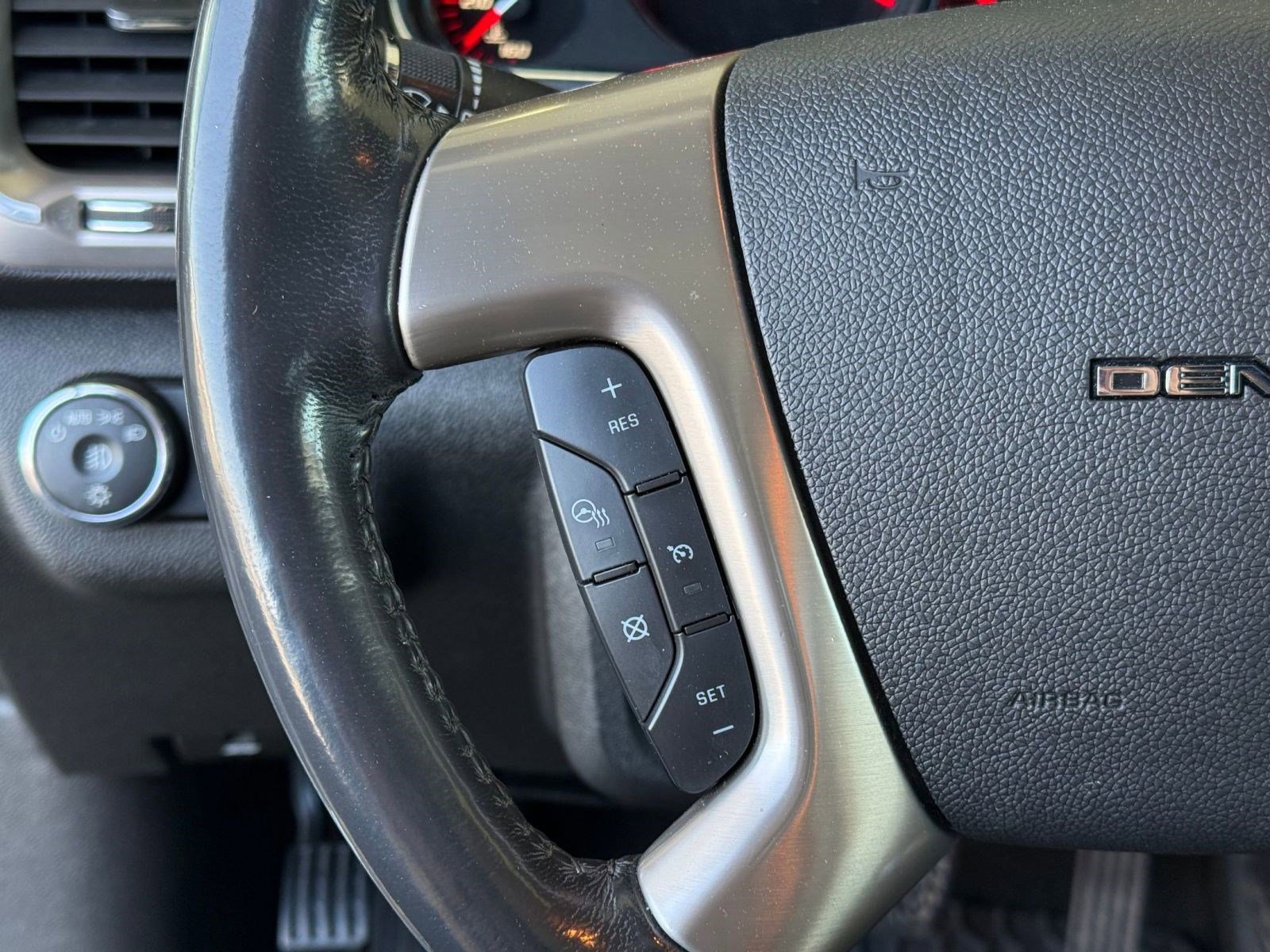 Used 2015 GMC Acadia Denali image 18