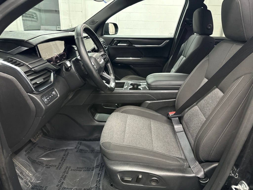 Used 2025 GMC Acadia Elevation AWD/4WD image 18