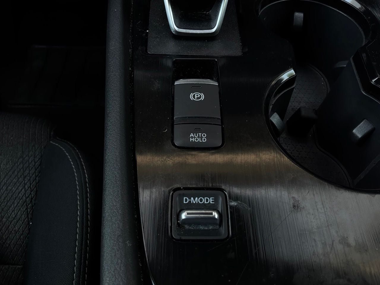 Used 2025 Nissan Rogue SV FWD image 23