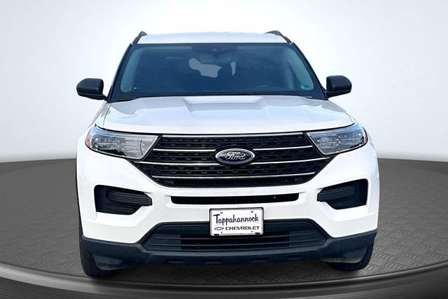 Used 2023 Ford Explorer XLT AWD/4WD image 2