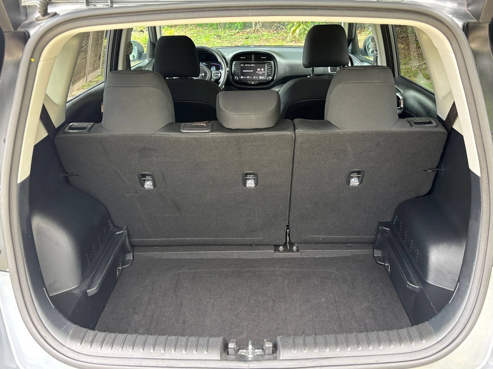 Used 2025 Kia Soul LX w/ LX Technology Package FWD image 30