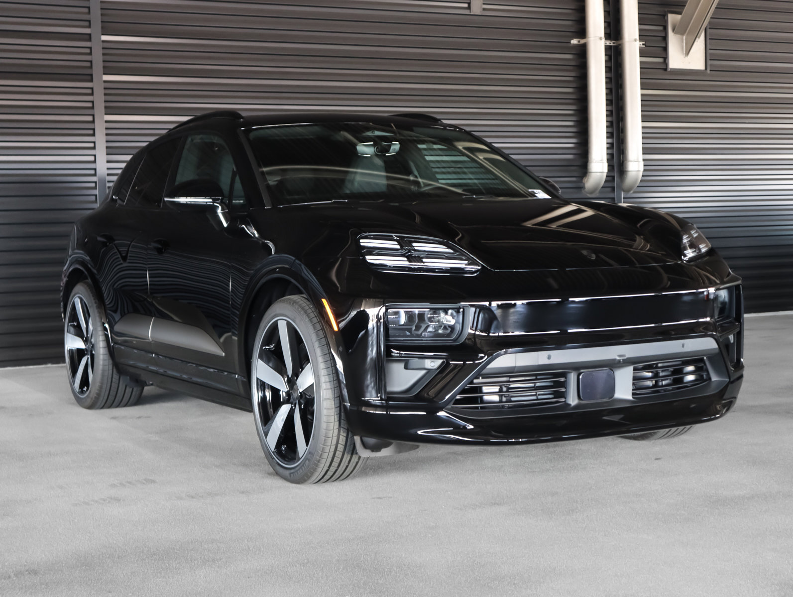 Used 2025 Porsche Macan Turbo Electric image 8