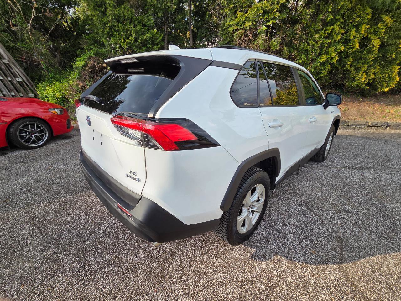 Used 2021 Toyota RAV4 LE AWD/4WD image 5