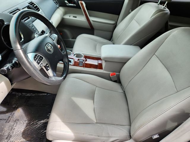 Used 2012 Toyota Highlander Limited w/ Tow Pkg AWD/4WD image 10