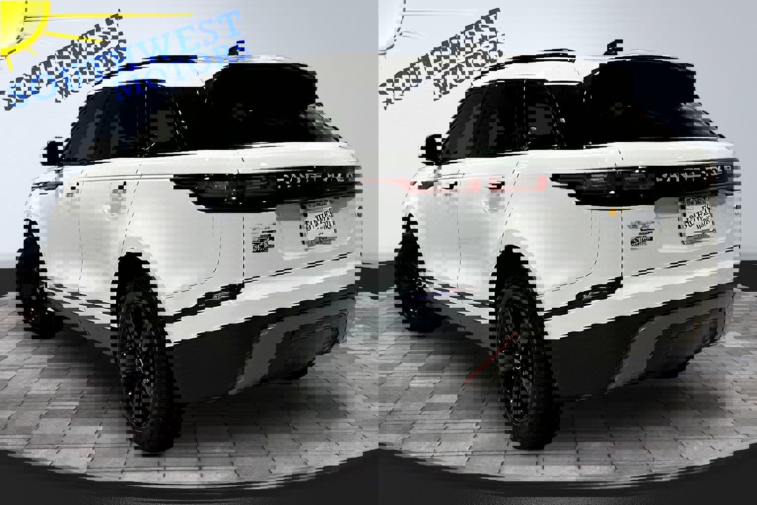 Used 2019 Land Rover Range Rover Velar S image 4