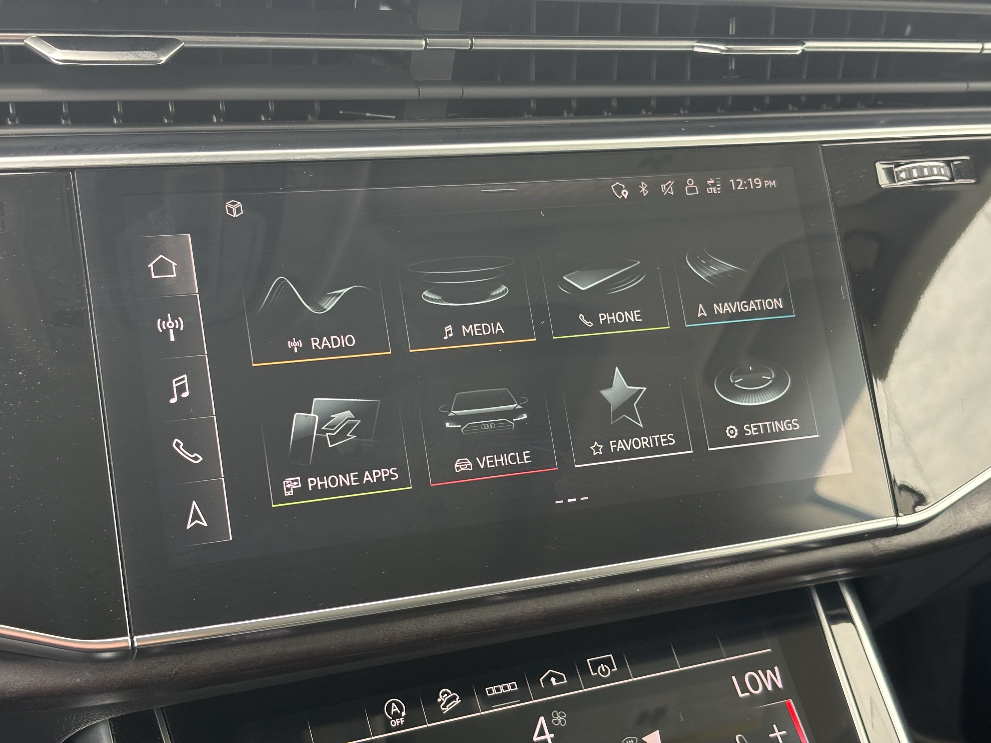 Used 2023 Audi Q8 Premium AWD/4WD image 21