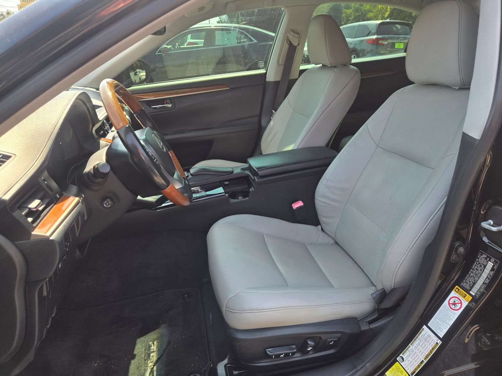 Used 2014 Lexus ES 300h w/ Luxury Package w/Bamboo Trim FWD image 6