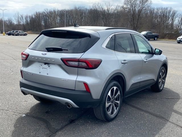 Used 2023 Ford Escape Platinum image 3