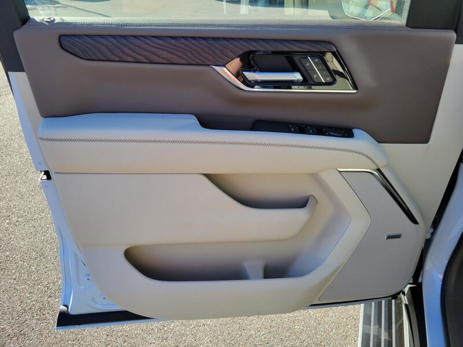 New 2026 GMC Yukon XL Denali w/ Denali Reserve Package image 25