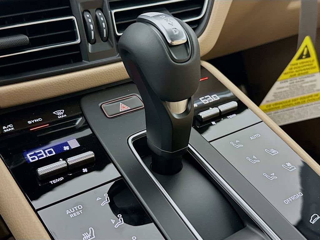 Certified 2026 Porsche Macan AWD/4WD image 19