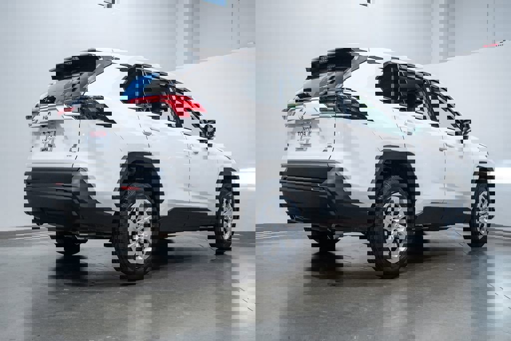 Used 2024 Toyota RAV4 LE image 9