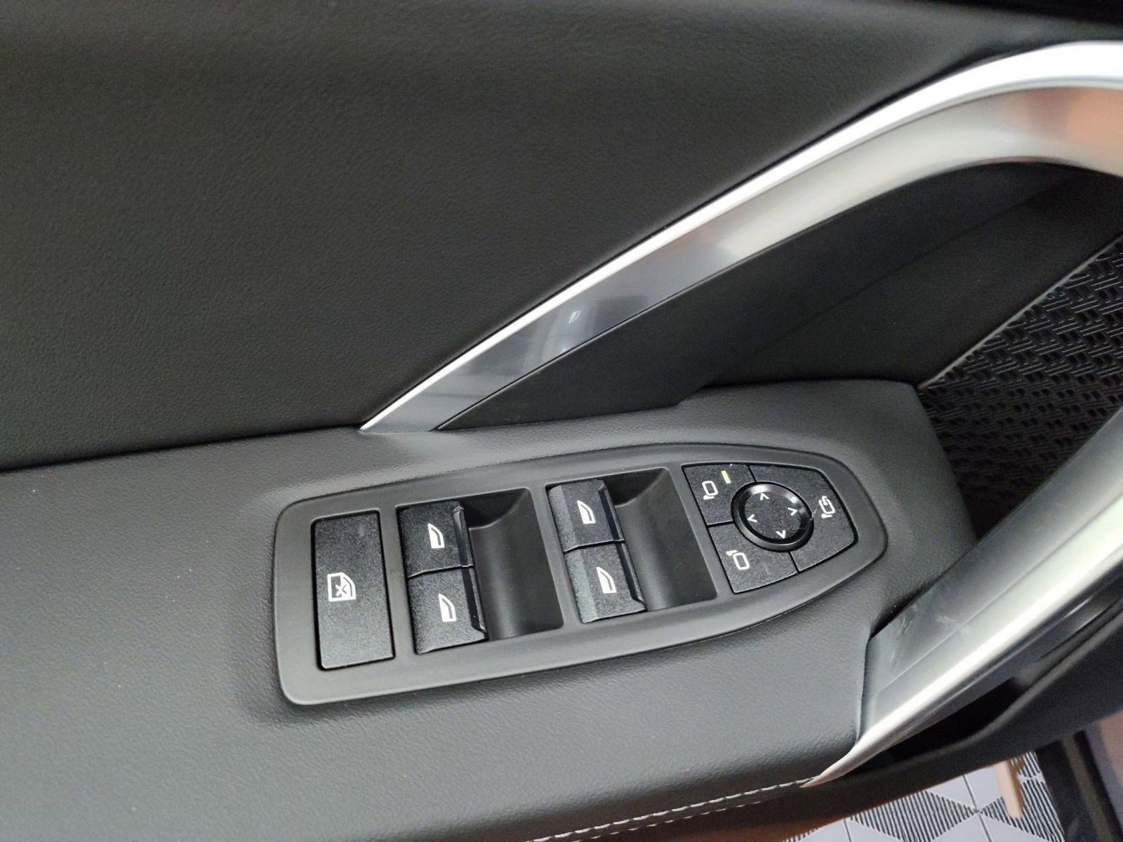 Used 2025 BMW X1 xDrive28i w/ Convenience Package image 12