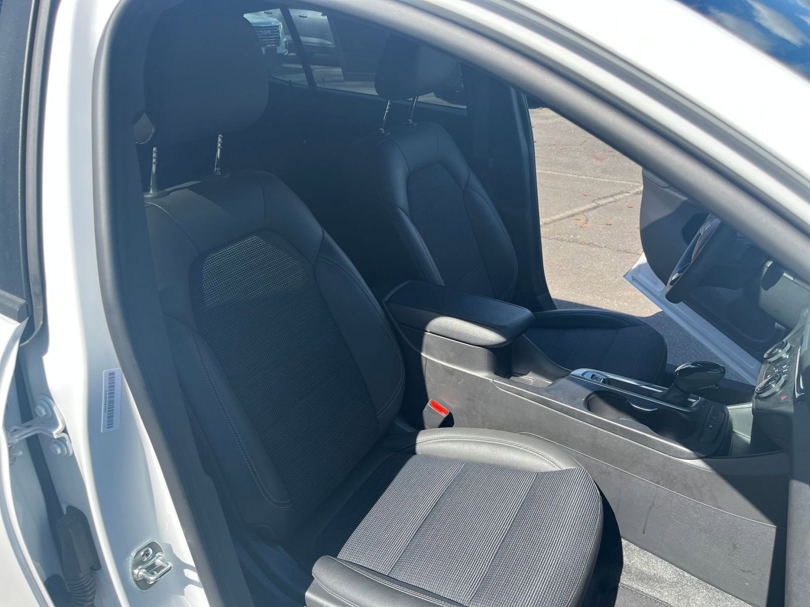 Used 2025 Buick Envista Preferred image 35