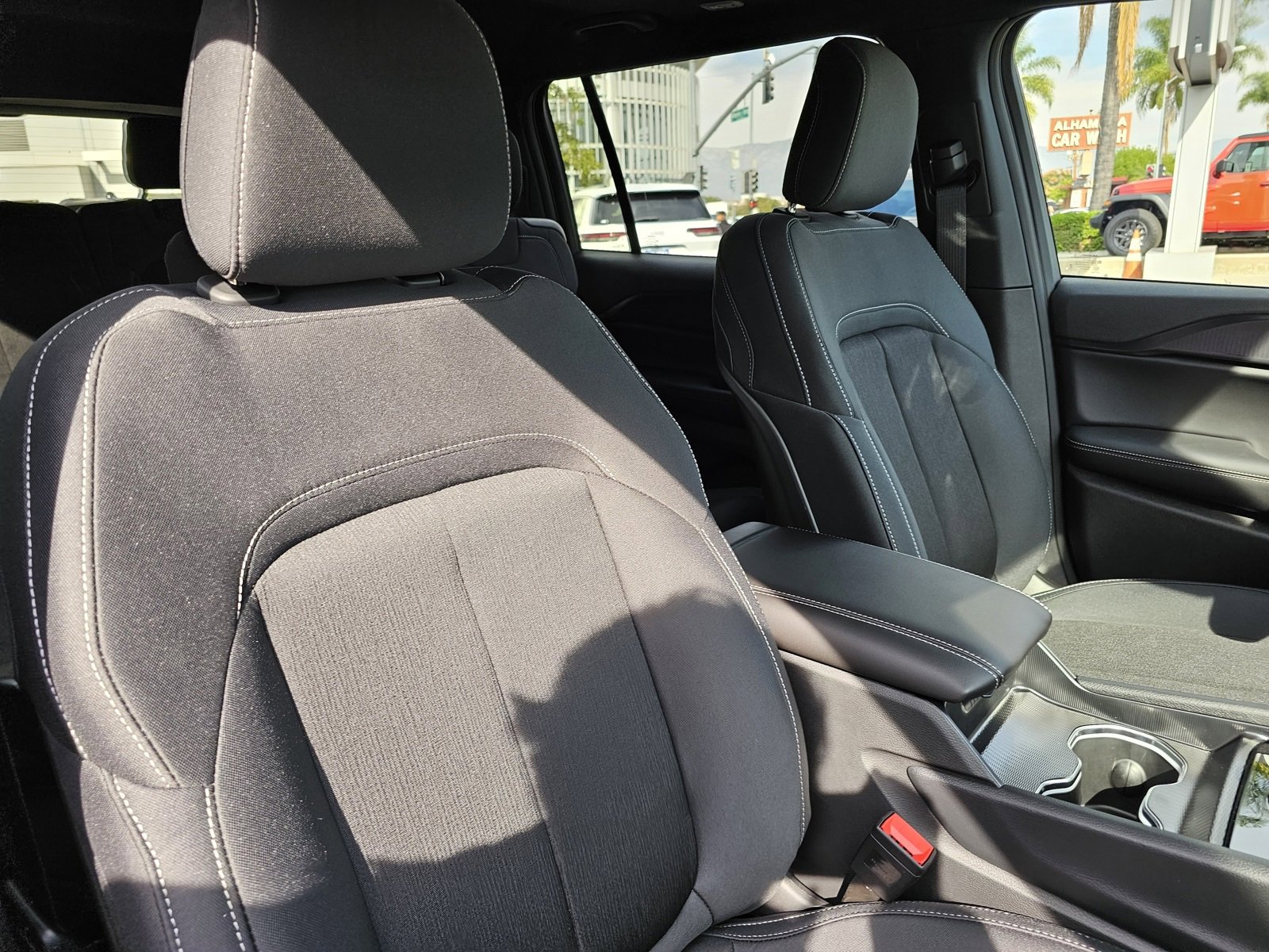 New 2025 Jeep Grand Cherokee L Laredo image 27