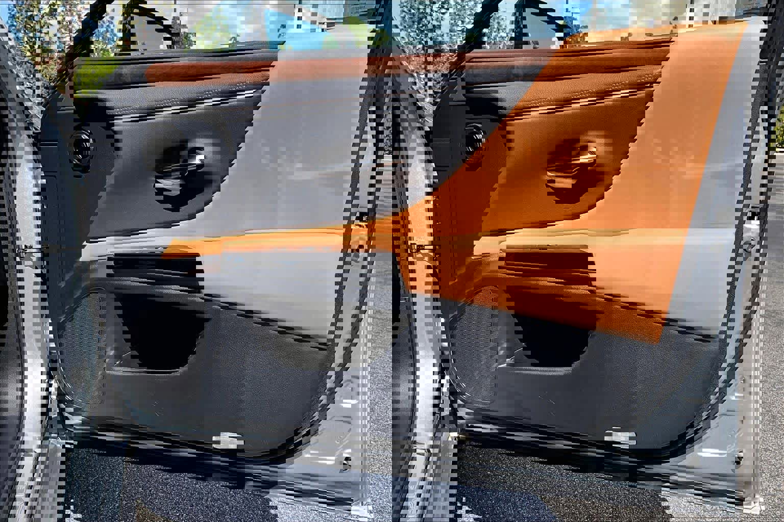 Certified 2025 Lexus ES 300h w/ Premium Package image 21