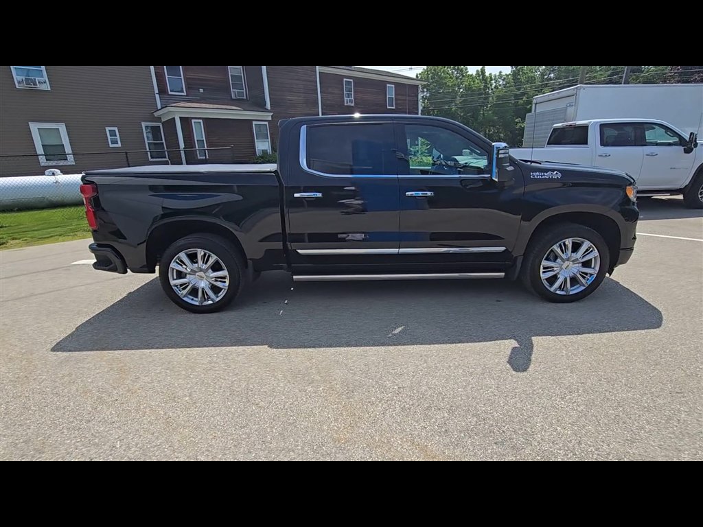 Used 2025 Chevrolet Silverado 1500 High Country w/ High Country Premium Package AWD/4WD image 9