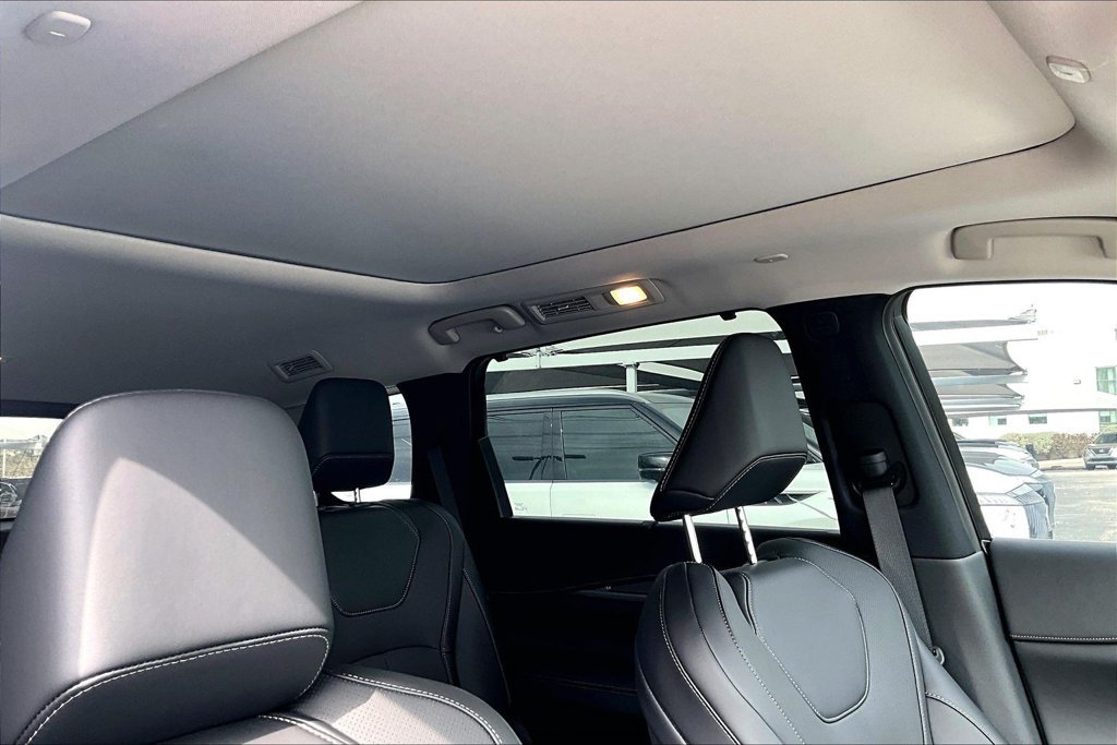 Certified 2026 INFINITI QX60 Luxe w/ Family Package FWD image 18