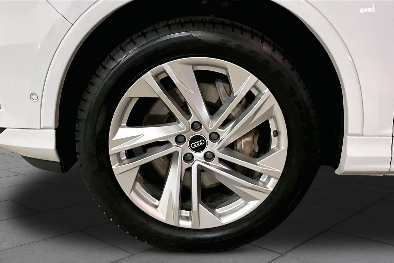 Used 2021 Audi Q7 3.0T Premium Plus w/ Premium Plus Package AWD/4WD image 11