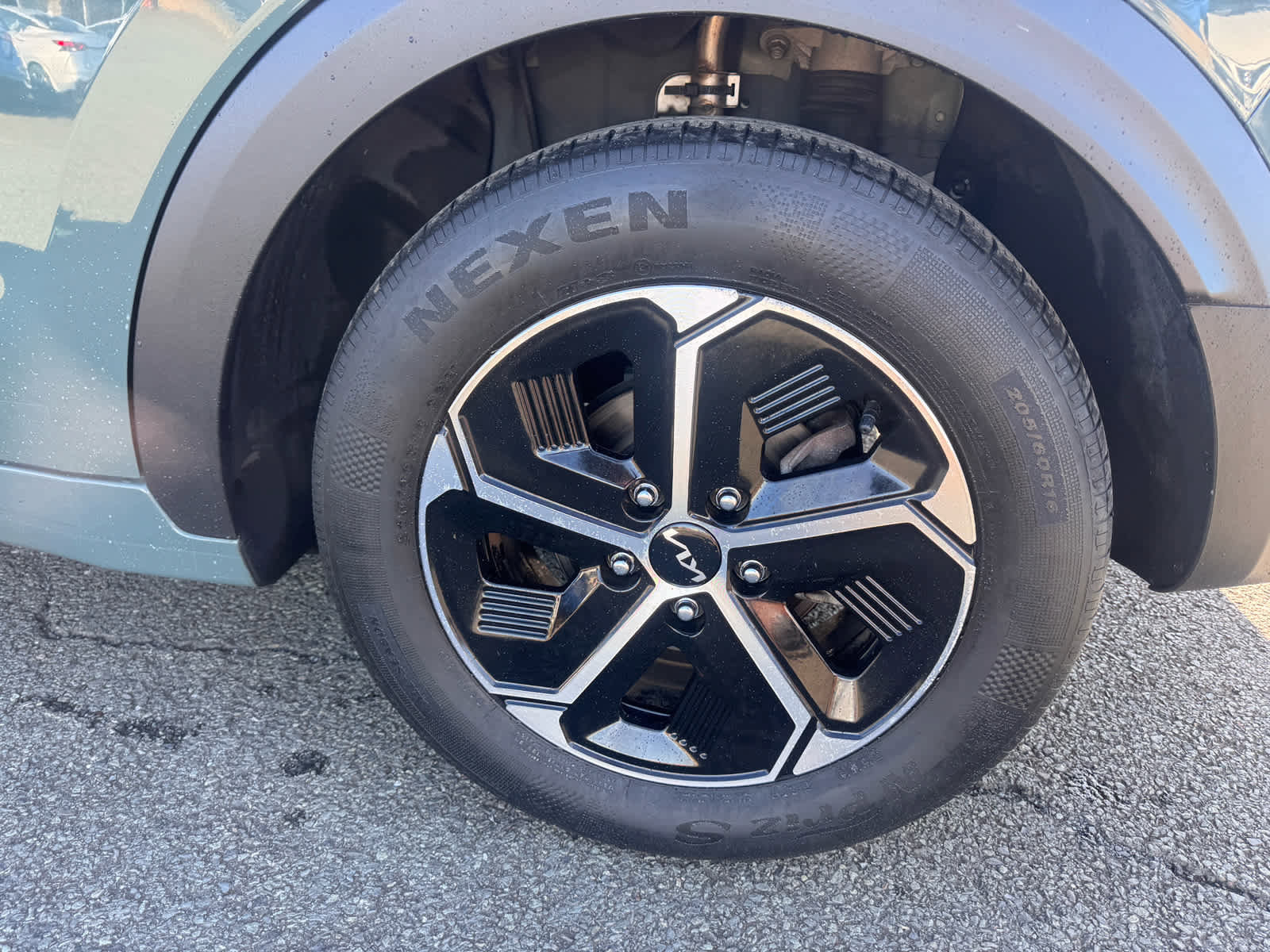 Used 2023 Kia Niro EX image 5