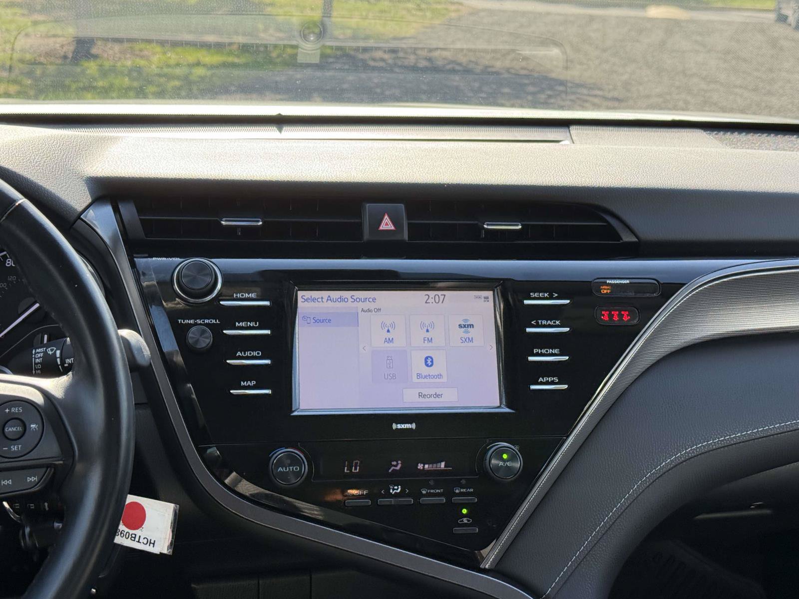 Used 2020 Toyota Camry SE FWD image 10