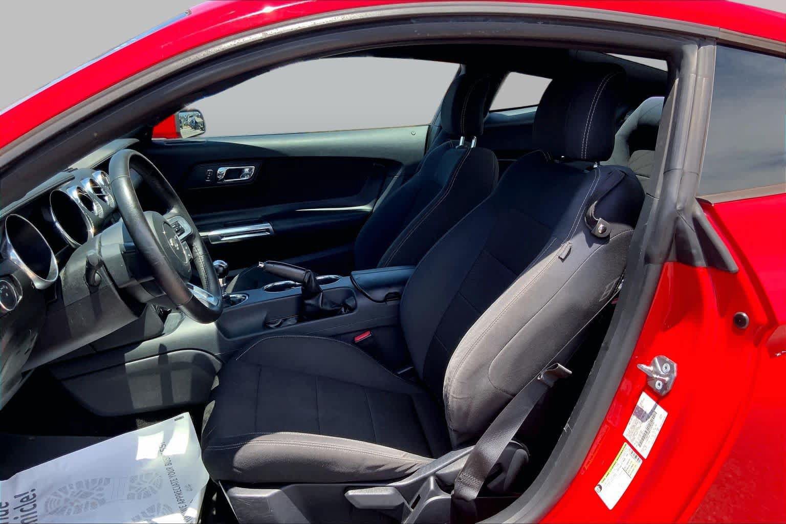 Used 2015 Ford Mustang Coupe RWD image 8