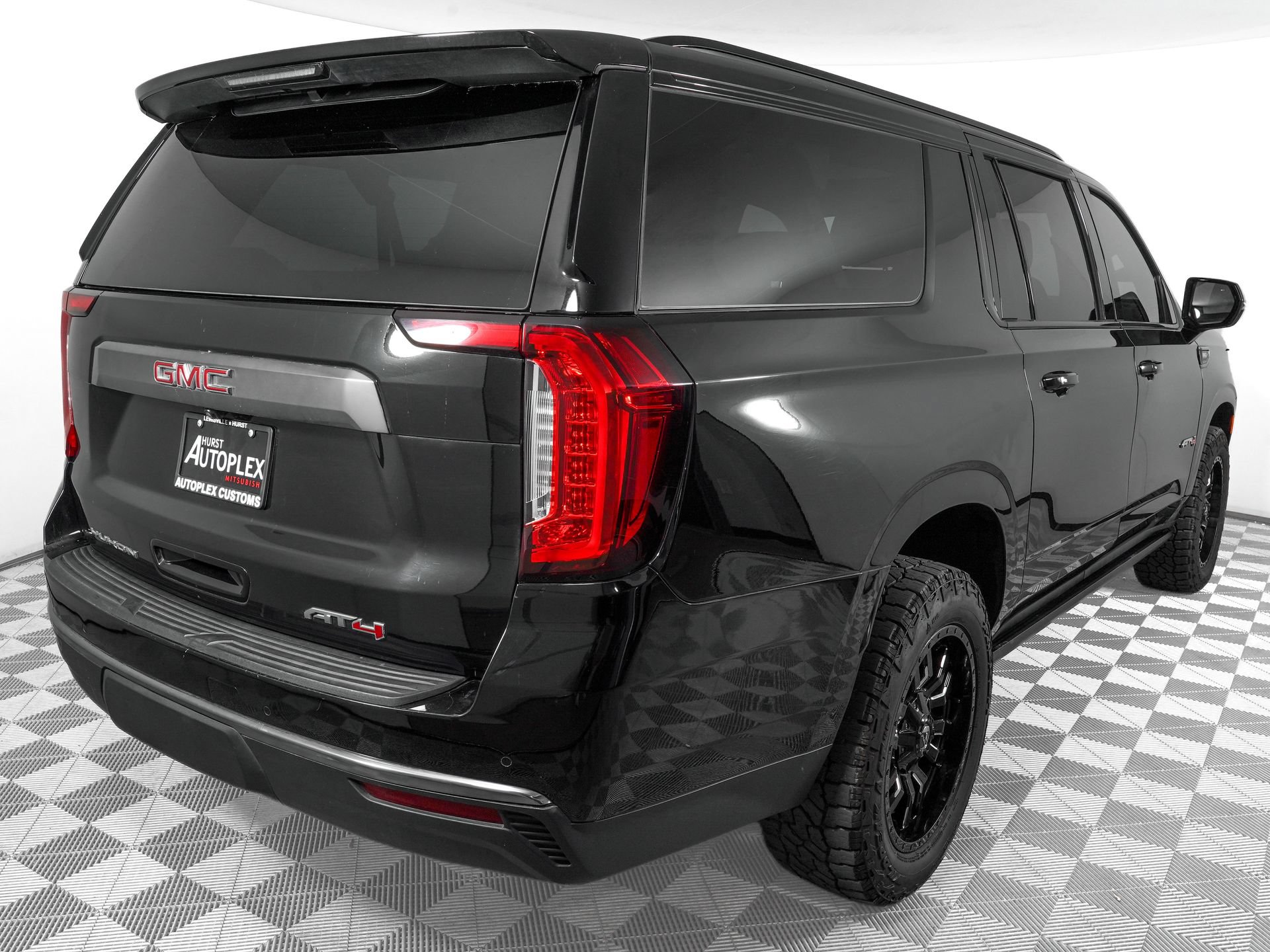 Used 2023 GMC Yukon XL AT4 AWD/4WD image 5