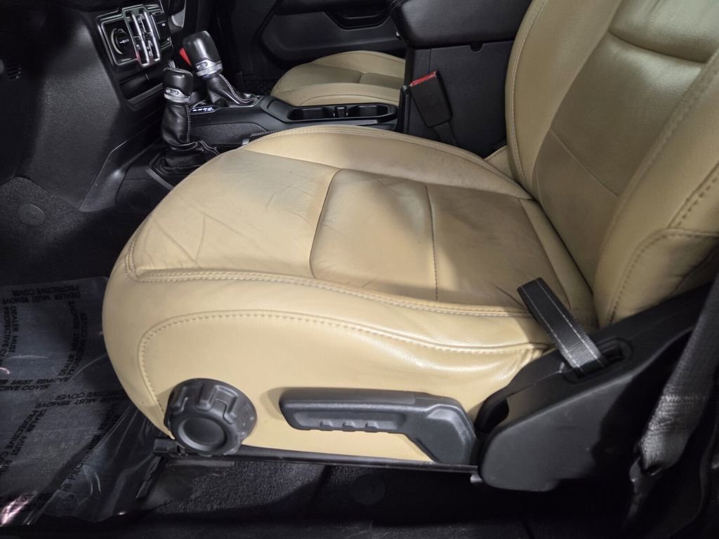 Used 2018 Jeep Wrangler Unlimited Sahara w/ Safety Group image 13