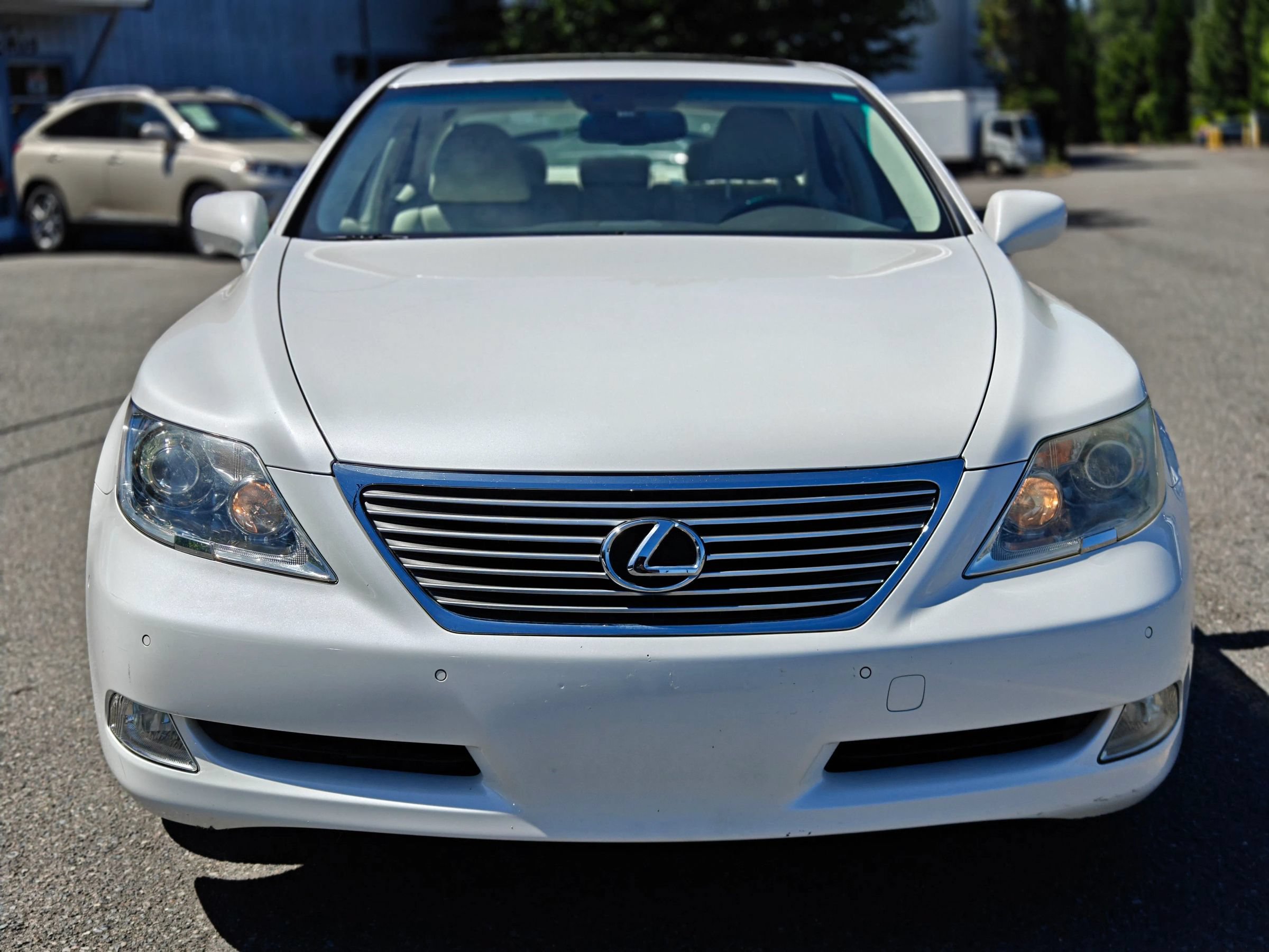 Used 2007 Lexus LS 460 w/ Comfort Pkg RWD image 2