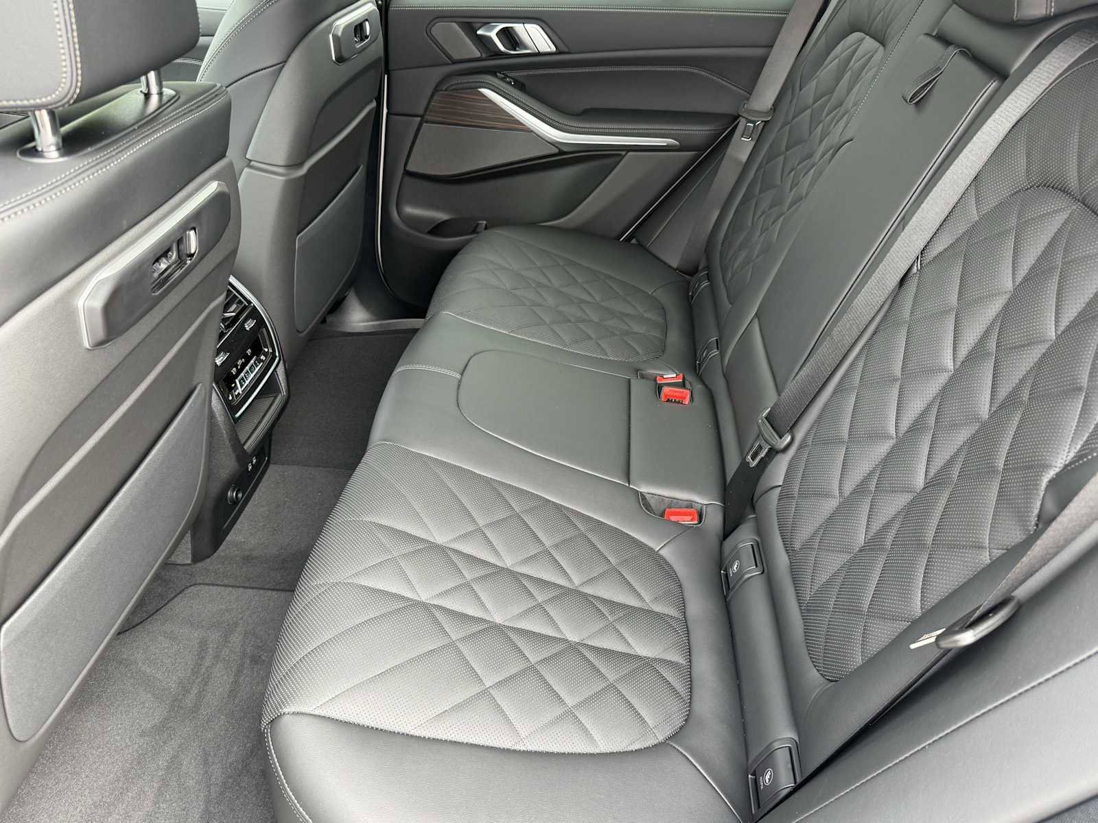 New 2026 BMW X5 xDrive40i w/ Climate Comfort Package image 29