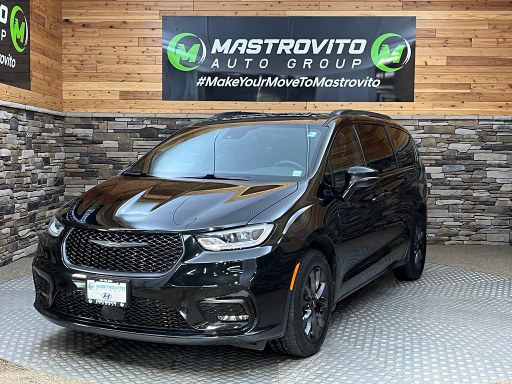 Used 2022 Chrysler Pacifica Touring-L w/ S Appearance Package AWD/4WD image 7