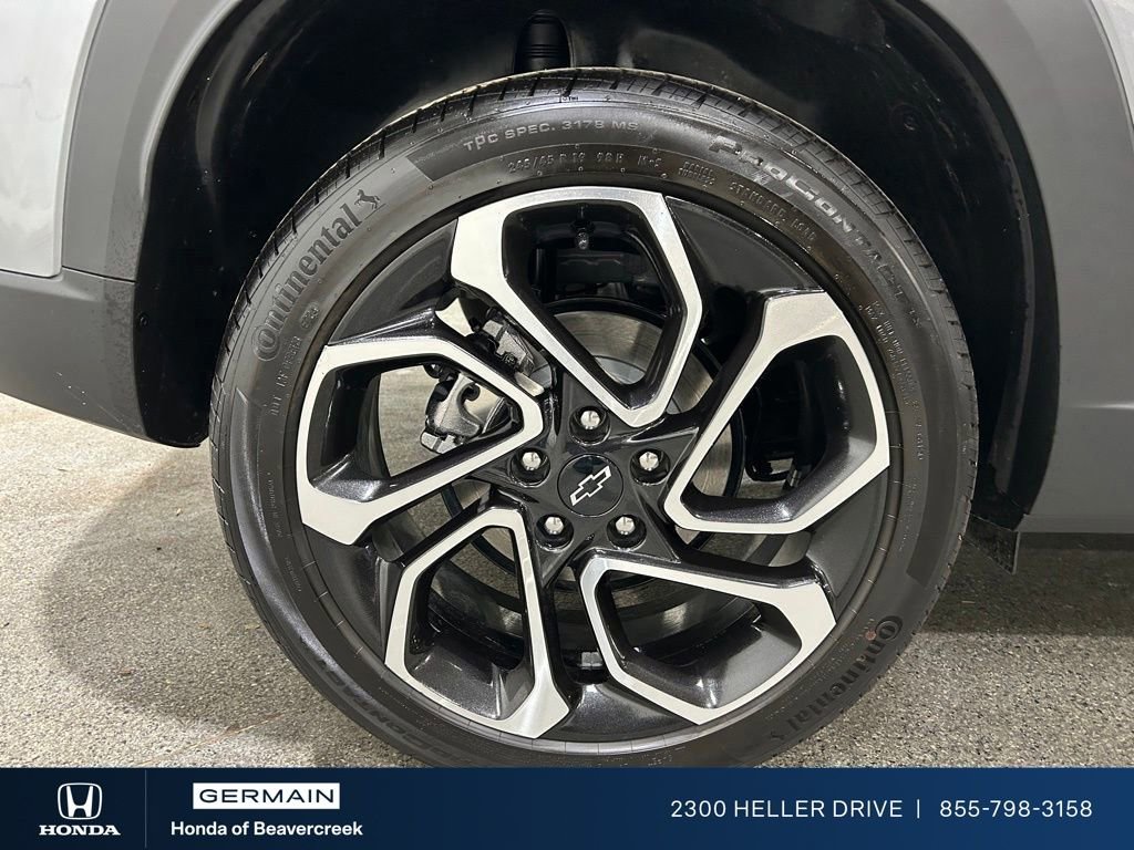 Used 2025 Chevrolet Trax RS w/ Sunroof Package FWD image 28
