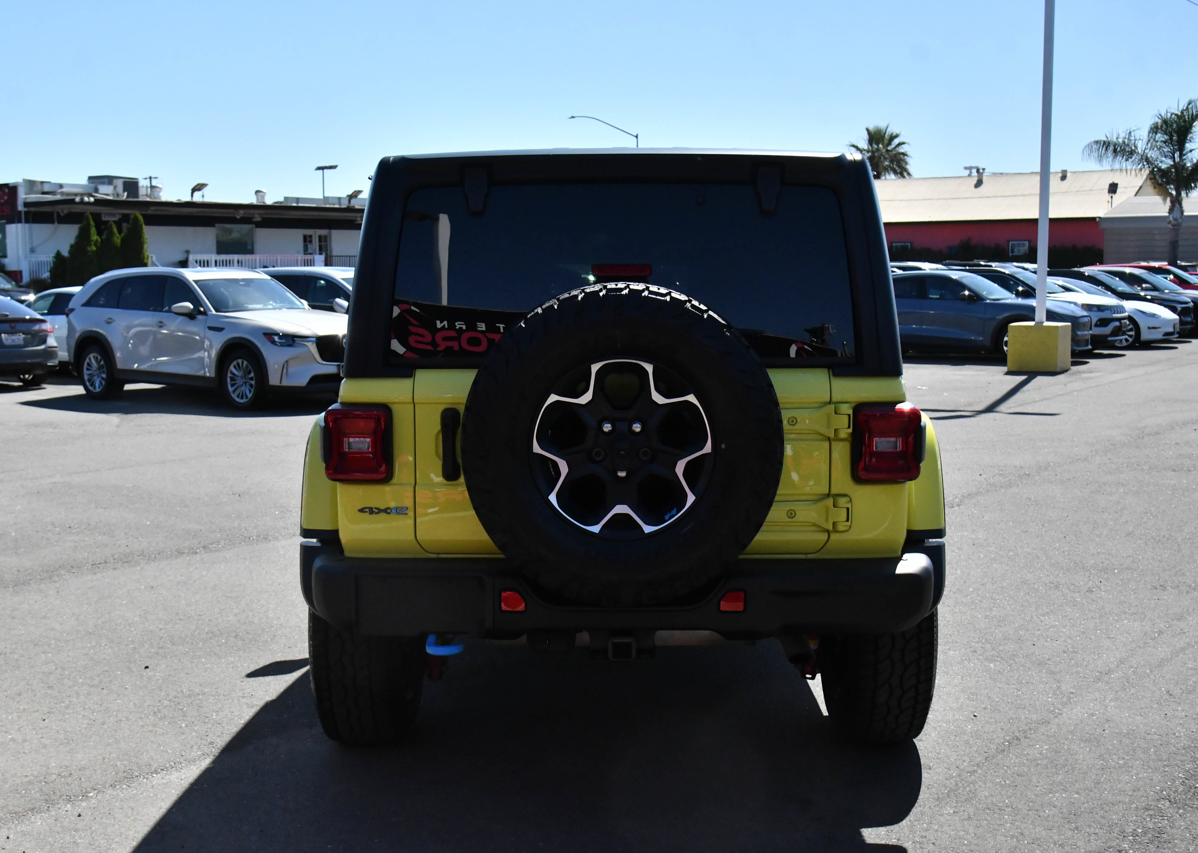 Used 2023 Jeep Wrangler Unlimited Rubicon 4xe w/ Steel Bumper Group AWD/4WD image 7