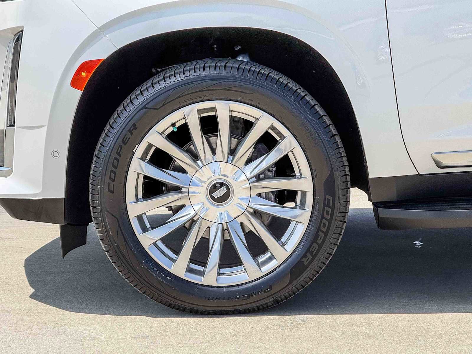 Used 2022 Cadillac Escalade ESV Premium Luxury AWD/4WD image 9