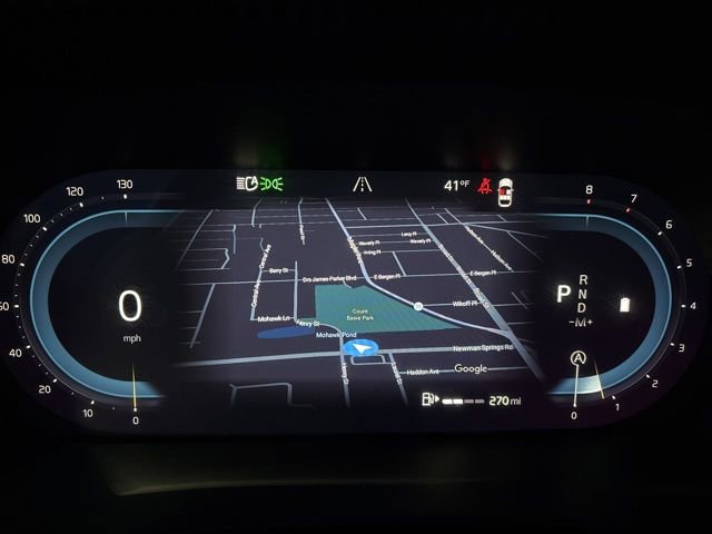 Used 2025 Volvo XC40 B5 Plus image 21