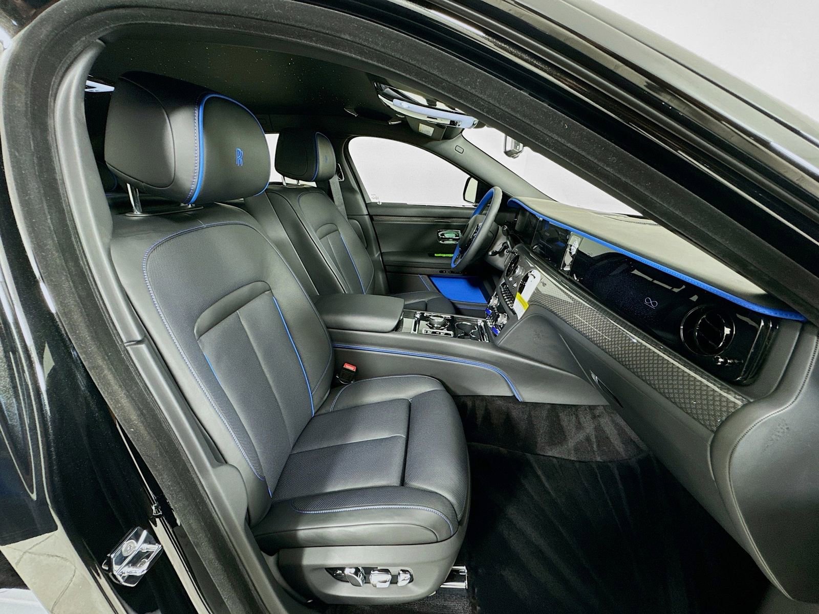 Certified 2025 Rolls-Royce Ghost Black Badge AWD/4WD image 28