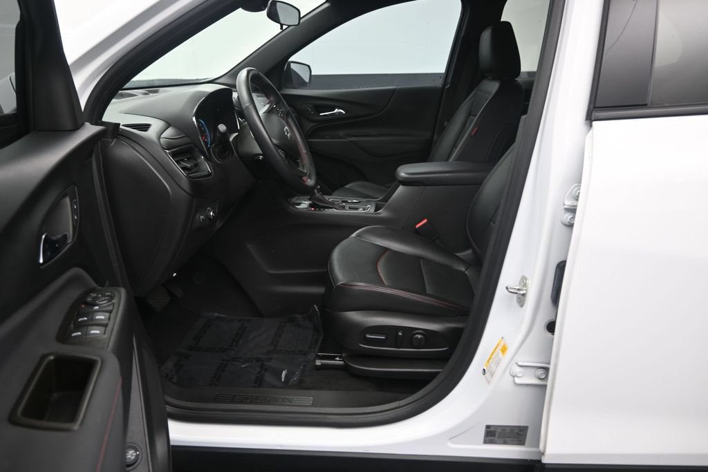 Used 2023 Chevrolet Equinox RS w/ RS Leather Package FWD image 11