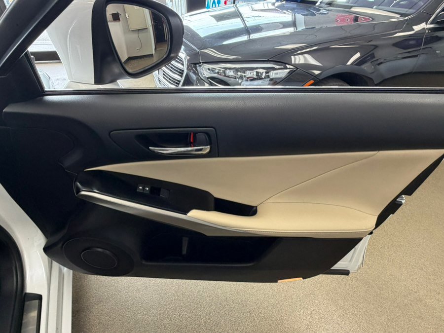 Used 2014 Lexus IS 250 w/ Premium Package RWD image 29